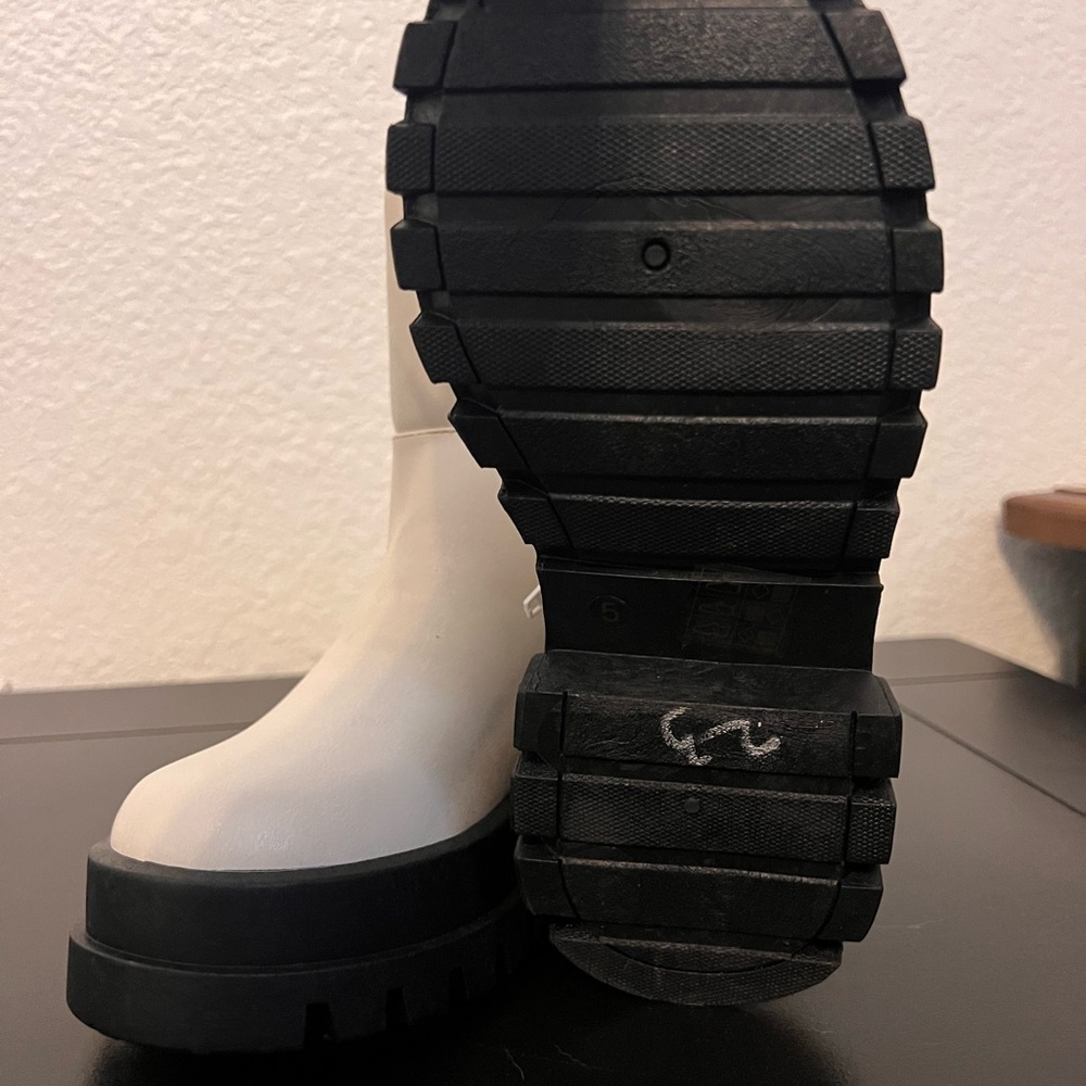 Dirty Laundry Cream and Black Heeled Boots - Picture 3 of 3